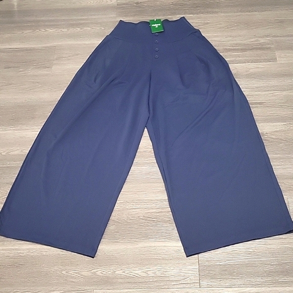 Halara Women's Navy Skirt - Picture 1 of 6